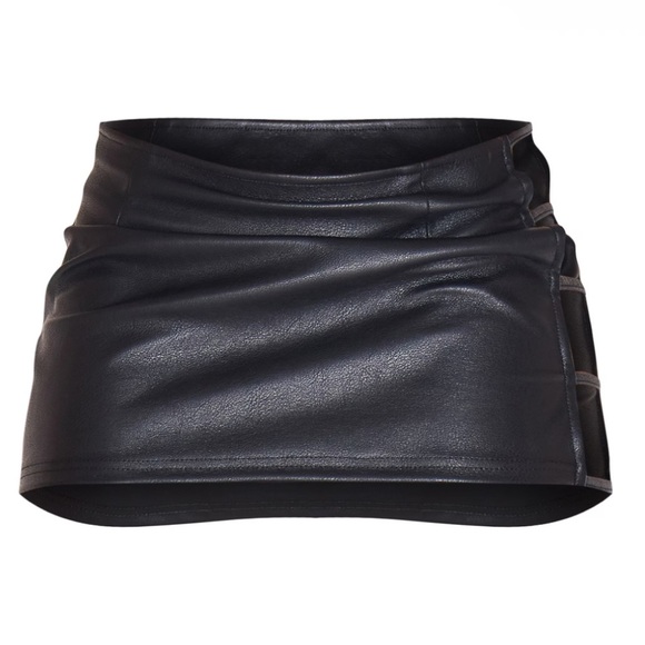 New leather mini black skirt PrettyLittleThing Black Mini Skirt - Picture 5 of 5